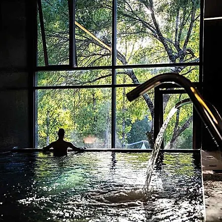 Aqua Village, Health 올리베이라두오스피탈
