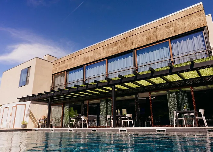 Aqua Village, Health 5*